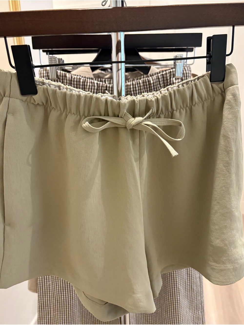 Aritzia Lodge Crepette Martini Olive Mini Short Sz Small NWOT - Picture 11 of 16